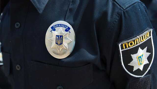 У Києві п’яний мешканець погрожував пістолетом персоналу хостелу