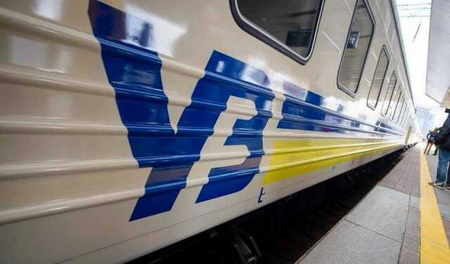 Затримка поїздів може скласти до 2 годин. "Укрзалізниця" оновила дані