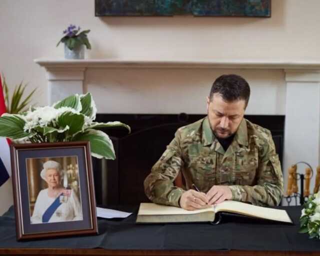 "Останется в истории человечества": Зеленский почтил память королевы Елизаветы II