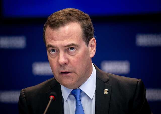 Медведєв відповів погрозами на заяву Зеленського про неможливість переговорів з РФ