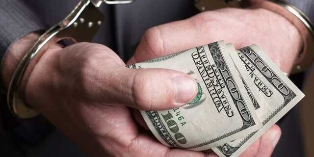 Екскерівникам банку російського олігарха вручили підозри в ухиленні від сплати податків