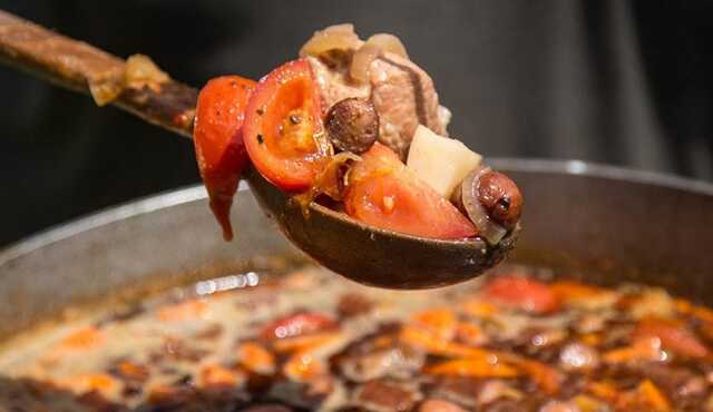 "Бандерівський" бограч від ЗСУ: як готують популярну страву українські захисники