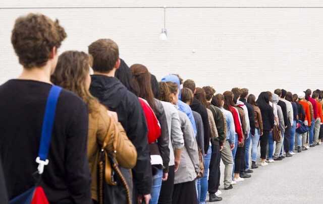 З’явилося відео величезної черги за водою у Миколаєві