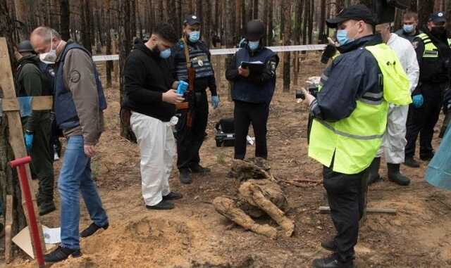 "Викликають жах": політики почали реагувати на масове поховання в Ізюмі