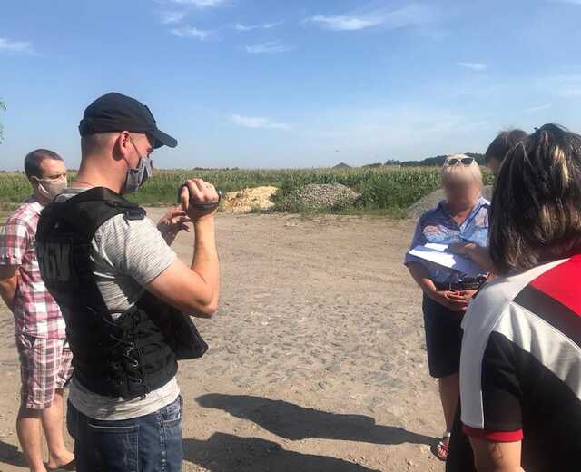 В Кировоградской области подрядчик украл деньги при строительстве военной дороги