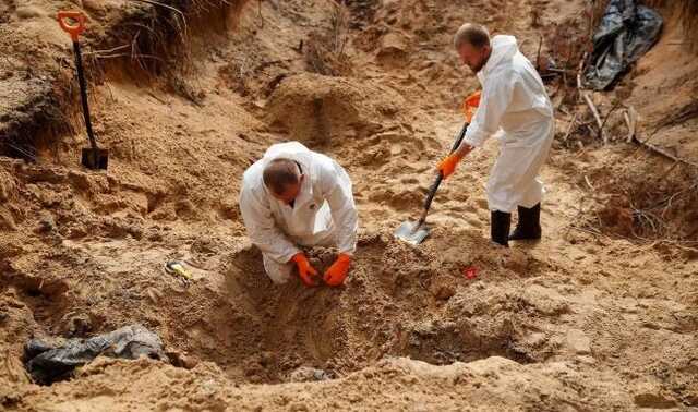 В Ізюмі ексгумували майже 60 тіл, у більшості є сліди насильницької смерті