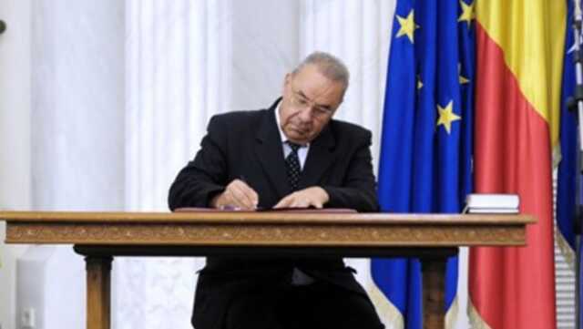 Румунський екс-міністр закликав поділити Україну. У посольстві відповіли