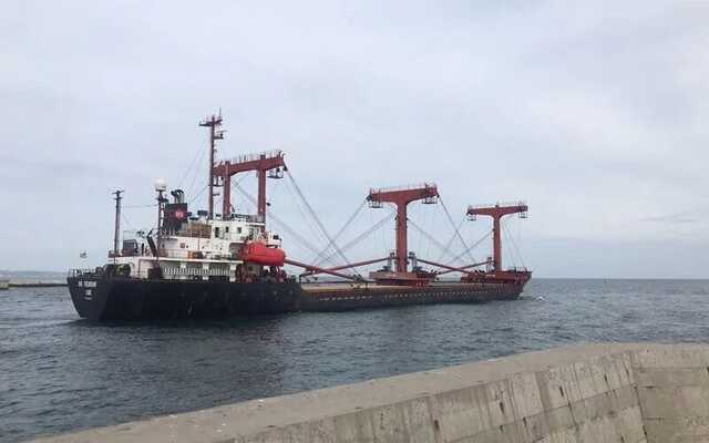 Шість суден вийшли "зерновим коридором" з українських портів