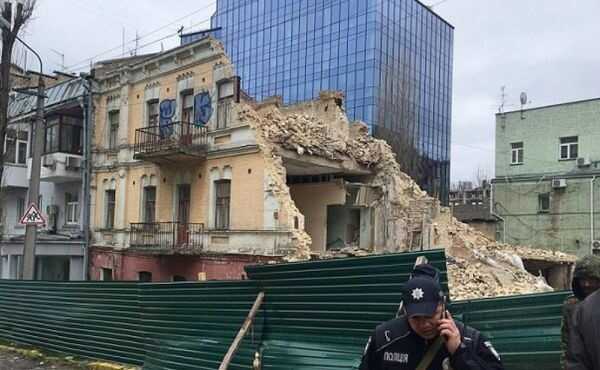 Поки українці воюють, забудовники у Києві продовжують знищувати історичні будинки