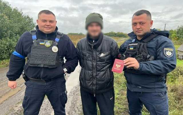 Ховався у лісі після контрнаступу ЗСУ: поліція затримала окупанта під Вовчанськом