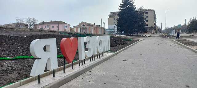 Окупанти приготували навіть атестати для випускників в Ізюмі: фото показав Резніков