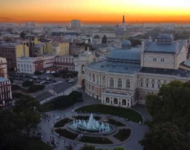 В Одесі пролунали вибухи: РФ знову атакувала місто дронами