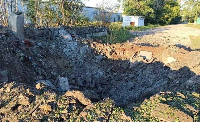 Миколаїв зазнав масованого обстрілу: ракета впала біля п’ятиповерхового будинку, потрапили у водопровід