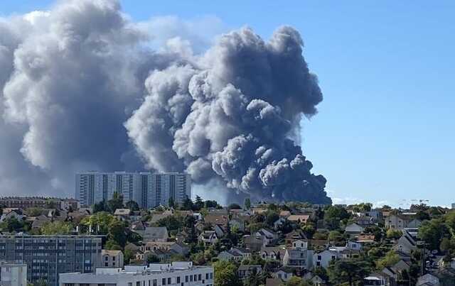 Під Парижем загорівся склад найбільшого у світі продовольчого ринку Rungis