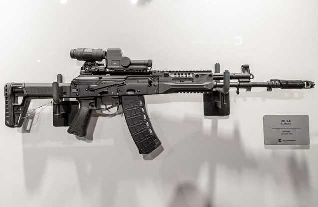 Російський концерн "Калашников" модернізував автомат АК-12, що використовується на війні в Україні