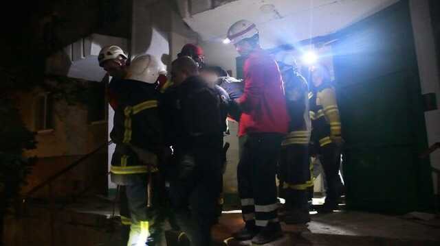Спасатели обнародовали видео, как доставали заблокированную под завалами женщину в Николаеве