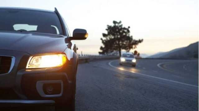 З сьогоднішнього дня українські водії мають за містом включати фари вдень