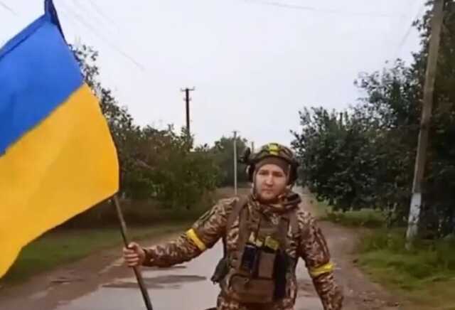 Українські військові показали відео з прапором із Золотої Балки на Херсонщині