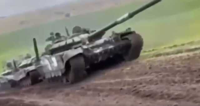 Трофеї надходять шаленими темпами: Українські захисники "тягнуть" одразу два російські танки