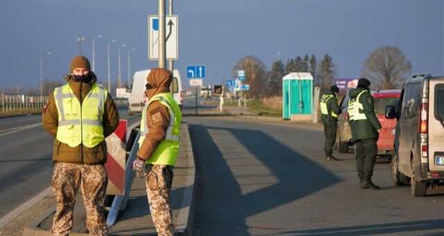 Російські прикордонники не випускають українців до ЄС