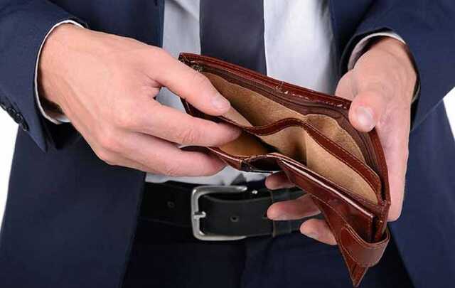 Кожному другому українцю не вистачає грошей до зарплати: опитування