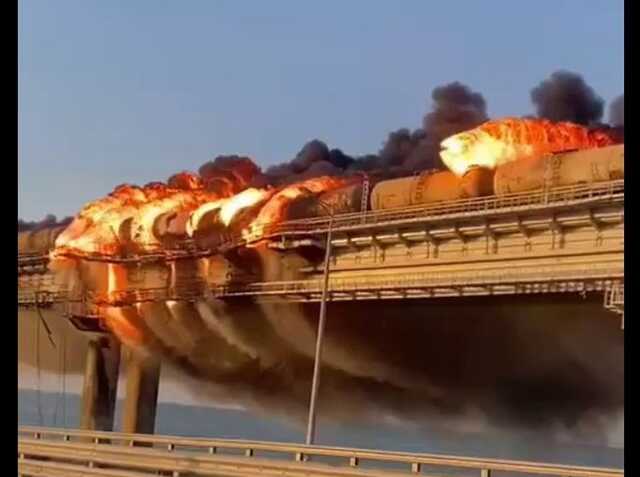 "Кримський міст таки втомився": Кличко потролив окупантів після вибухової "бавовни"