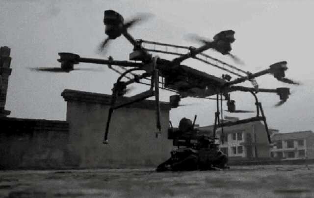 Китай показав, як взаємодіють його військові дрони та роботи