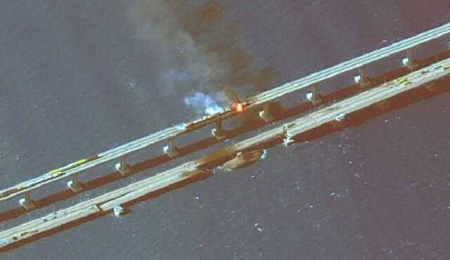 Винищувачі та бойові дельфіни: ЗМІ розповіли про охорону Кримського мосту