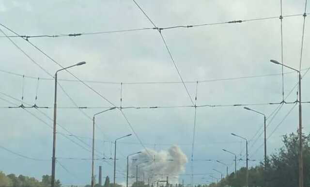 В Днепре прогремели взрывы, виднеется дым