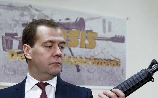 Медведєв зрадів ракетним ударам РФ по Україні й розмріявся про "демонтаж" української влади