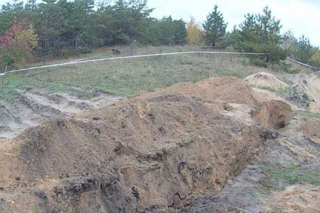 Близько 110 траншей: у звільненому Лимані знайшли масові поховання