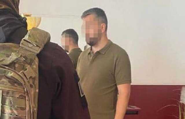 У Києві керівник громадської організації переправляв людей за кордон