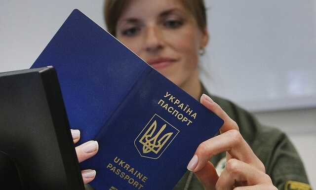 Ще одній категорії українців дозволили виїзд за кордон