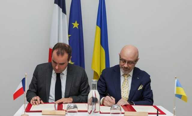 Украина и Франция подписали соглашение о поставках оружия
