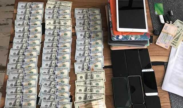 У Києві знешкодили банду криптовалютних шахраїв