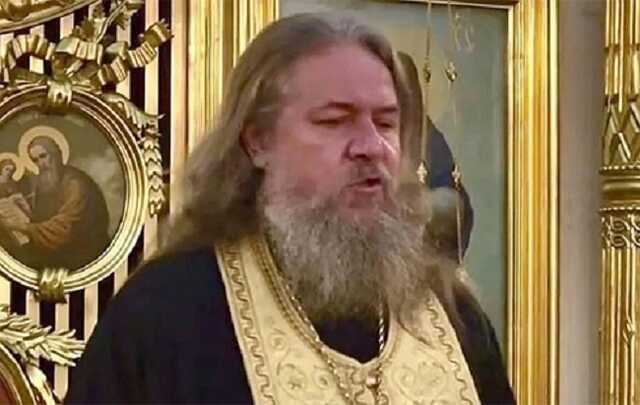 В Росії священник "здав" ФСБ депутата, який поставив свічку за перемогу України