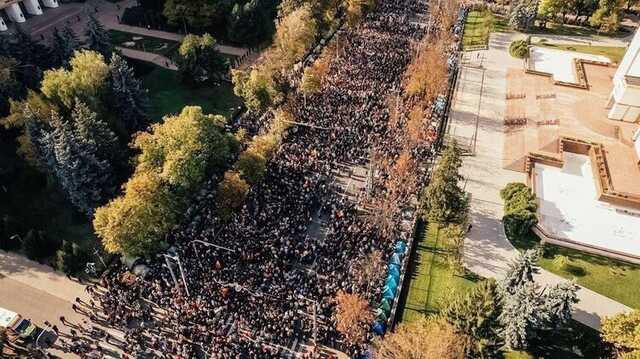 У Кишиневі тривають багатотисячні акції протесту