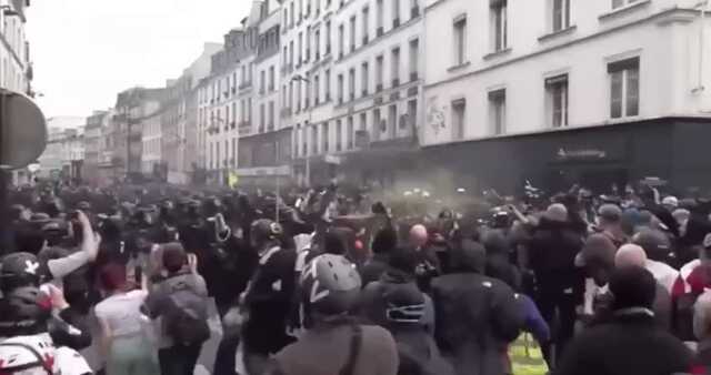 В Париже митинг против роста цен перерос в беспорядки