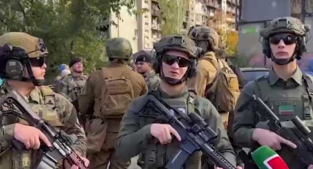 До зруйнованого Маріуполя прибули озброєні діти Кадирова