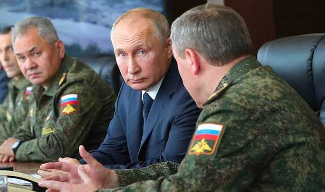 Путін оголосив військовий стан на окупованих територіях України