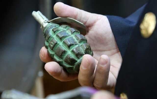 На Київщині жінка в поштовій скриньці знайшла гранату