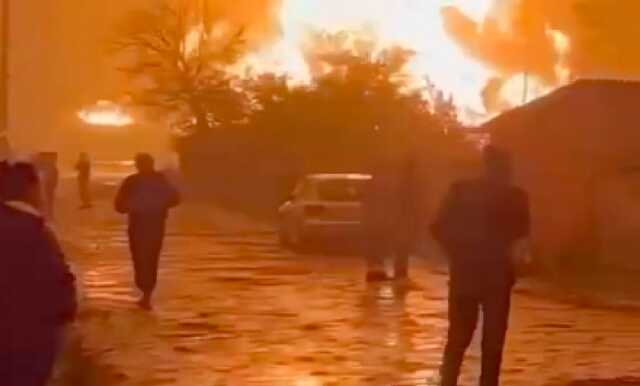 "Горить 12 цистерн з паливом": в окупованому Шахтарську масштабна пожежа