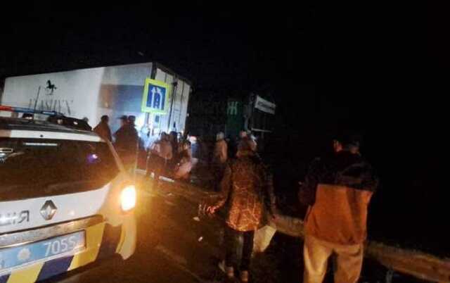 Трассу Киев – Чоп из-за сломанного грузовика залило маслом