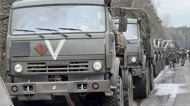 ЗМІ: У РФ контрактник на “КамАЗі” наїхав на колону строковиків, є загиблі