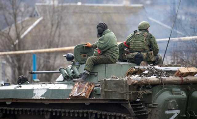 Оккупанты используют мирных жителей Мариуполя как "живой щит"