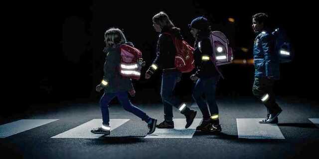 Важливо і для дітей, і для дорослих: Зеленський закликав пішоходів одягати світловідбивні елементи