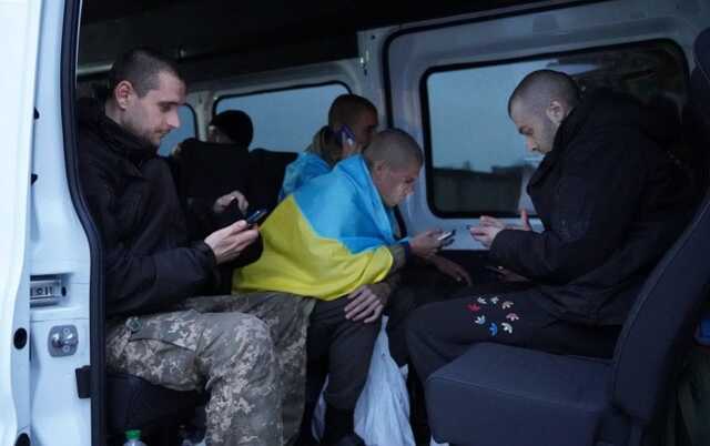 СБУ показала видео освобождения из плена 107 украинских защитников