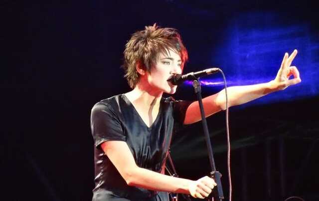 Земфіра на концерті в Лондоні підтримала українців, але зізналася Росії в любові