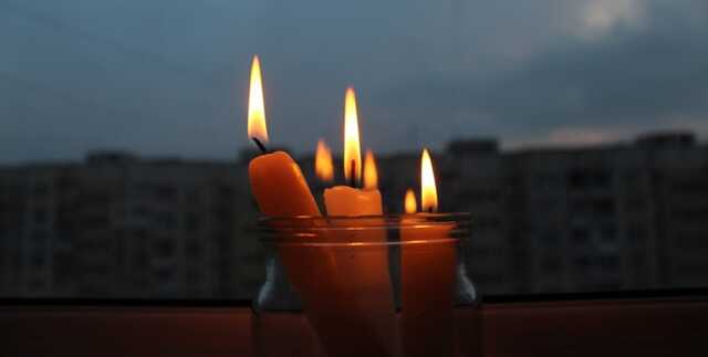 В "Укренерго" розповіли, чому відключення світла не збігаються з графіками