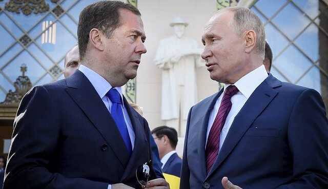 На День народної єдності Путін і Медведєв розказували про "неонацистів" та інших "ворогів"